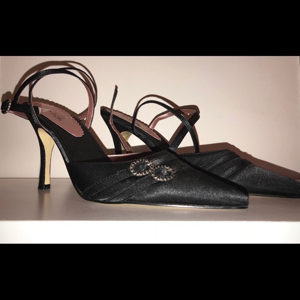 Sam & Libby size 7.5 ankle tie black heels